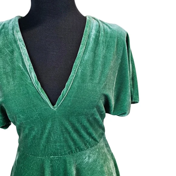 Zara TRF Emerald Green Velvet Midi Dress M V-Neck Tie Waist Keyhole Back  Holiday
